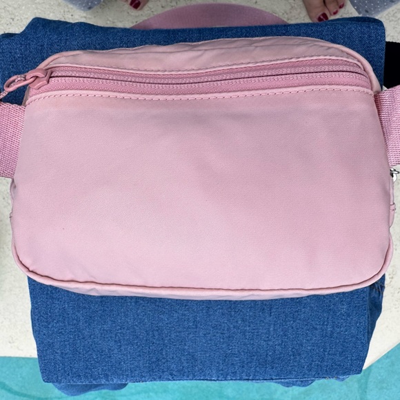 lululemon Everywhere Belt Bag 1L - Picture 5 of 16